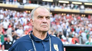 Una leyenda por el loco: Uruguay reemplaza a Marcelo Bielsa tras el Mundial 