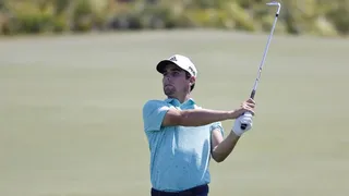 Joaquín Niemann mantuvo su buen andar y se instaló en el top ten del PGA Championship