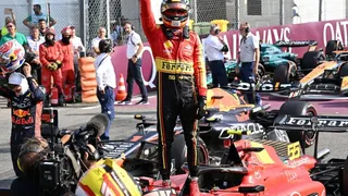 Carlos Sainz celebró en Monza la pole position para Ferrari