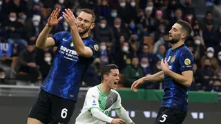 Inter de Alexis y Vidal fue sorprendido con una derrota ante Sassuolo y se estancó como escolta
