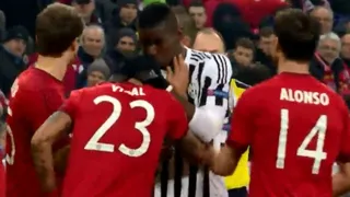 El beso de Paul Pogba a Arturo Vidal para tranquilizarlo