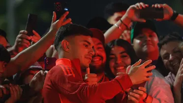 La Marea Roja no falla: Una multitud recibió a Chile en Río de Janeiro