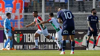 Palestino arrasó con pálida versión de la UC y alcanzó el podio del Campeonato