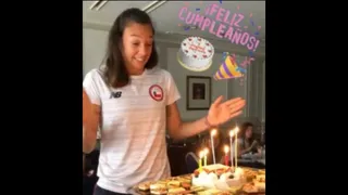 Con torta y una “camotera”: La celebración del cumpleaños de Tiane Endler en la concentración de La Roja