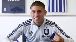 Cristián Pardo firmó su primer contrato profesional con Universidad de Chile