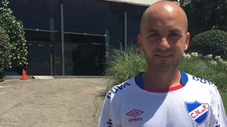 Gustavo Lorenzetti ya se puso la camiseta de Nacional de Montevideo