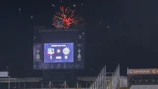 Barristas celebraron el gol de Gil a Audax Italiano con pirotecnia afuera del Monumental