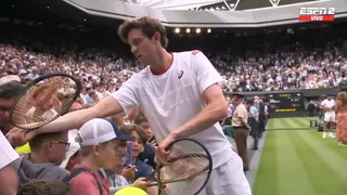 ¡Notable! Nicolás Jarry sorprendió al regalar cuatro raquetas tras caída en Wimbledon