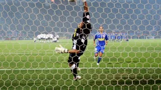 Mena recordó la final con la U en 2006 y la “reacción felina” de Bravo para atajar el penal de Candelo