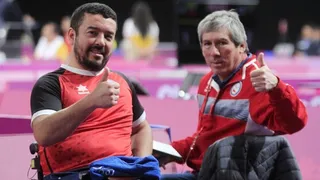 Luis Flores y Cristián González sumaron sendos triunfos y avanzaron a octavos en el tenis de mesa