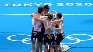Gran Bretaña ganó medalla de oro en los relevos mixtos del Triatlón en los Juegos Olímpicos
