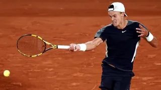 Incómodo momento en Roland Garros: el joven Holger Rune echó a su madre del estadio