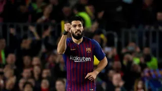 Luis Suárez abrió la cuenta para Barcelona ante Liverpool en jugada que inició Arturo Vidal