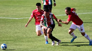Ñublense rescató un agónico empate frente a Palestino y se mantuvo en la parte alta