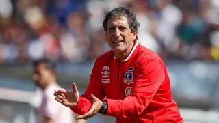 El técnico de Colo Colo Mario Salas se sumó a las manifestaciones