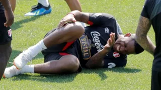 Jefferson Farfán fue internado y permanecerá en observación tras sufrir un golpe