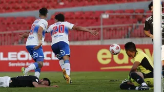 Gonzalo Tapia clavó el empate para la UC con certero cabezazo