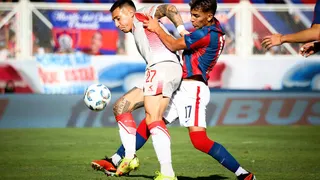 Atención hinchas de Colo Colo: Ya está en Chile el goleador que pidió Jorge Almirón