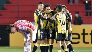 Deportivo Táchira venció a Independiente Petrolero con increíble gol de arco a arco
