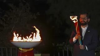 Presidente Boric recibió el Fuego Panamericano: Santiago 2023 es unidad y alegría