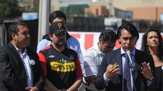 Marco Enríquez-Ominami se reunió con la Garra Blanca