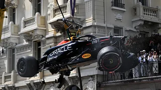 Monoplaza destruido: El impactante choque de Sergio Pérez en el GP de Mónaco