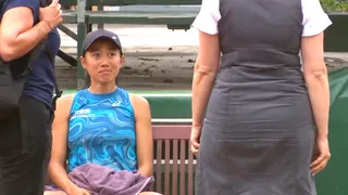 Zhang Shuai se retiró con desconsolado llanto en el WTA de Budapest tras sufrir gesto antideportivo