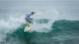 Chilena Jessica Anderson luchará por medallas en el surf femenino de Pichilemu