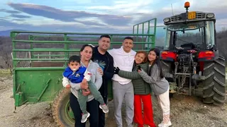 Una Maravilla: Alexis Sánchez compartió con su familia en su viña AlmaSoul en Italia
