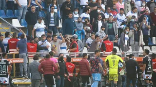 Las armas que utilizaron hinchas de Universidad Católica en incidentes en San Carlos