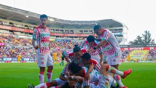 Angelo Araos sumó minutos en valiosa victoria de Necaxa sobre Tigres