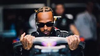 Asociación de pilotos defendió el reglamento de la FIA y cargó contra Lewis Hamilton