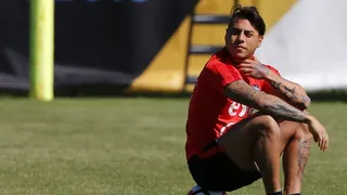 Eduardo Vargas: Mi mamá me dijo que me quedara con la selección