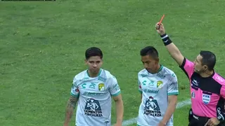 Víctor Dávila fue expulsado por insultos al árbitro en derrota de León ante América