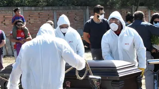 El adiós de Johnny Herrera a su madre en el Cementerio Municipal de Angol