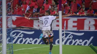 Colo Colo tomó la delantera ante Fortaleza en Brasil con un disparo de Juan Martín Lucero