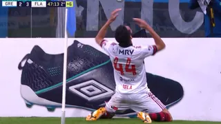 Mauricio Isla anotó un golazo para cerrar la contundente victoria de Flamengo sobre Gremio