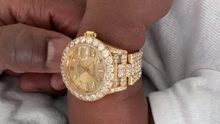 Floyd Mayweather le regaló un Rolex de diamantes a su pequeño nieto de cinco semanas