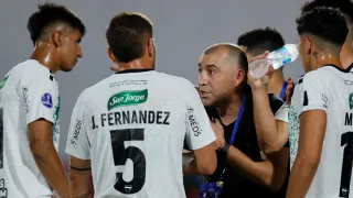 El DT argentino que negocia con Palestino para reemplazar a Muñoz