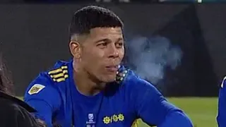 Marcos Rojo festejó el título de Boca fumando y bebiendo cerveza en plena cancha