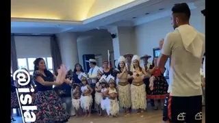 Mauricio Isla bailó cueca en la concentración de la Roja