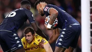 Aston Villa cayó goleado por West Ham y encadenó cuatro derrotas en la Premier