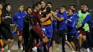 Santa Cruz venció a Barnechea en un duelo que terminó con serios problemas en las tribunas