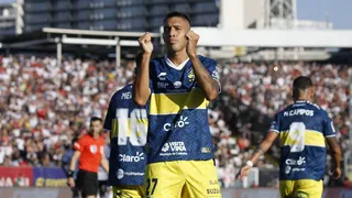 Colo Colo castigó con cuatro goles a Everton en el Monumental