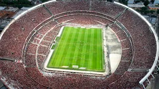 Hincha de River murió tras caer de un autobús en su camino al Monumental