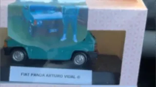 Una réplica del “pandita”: El lindo regalo que recibió Arturo Vidal