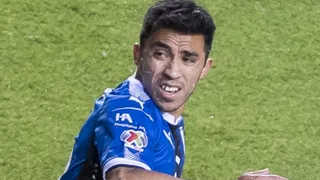 Edson Puch anotó un golazo en el empate de Querétaro y Guadalajara