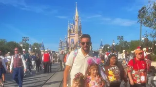 Mauricio Isla disfrutó un día de ensueño con sus hijas en Disney