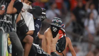 ¡Crece la tensión! Hinchas de Colo Colo quemaron camiseta de la U en la previa del Superclásico: ¿Se juega?