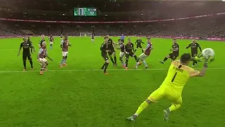 La espectacular tapada de Claudio Bravo que salvó al City en la final ante Aston Villa